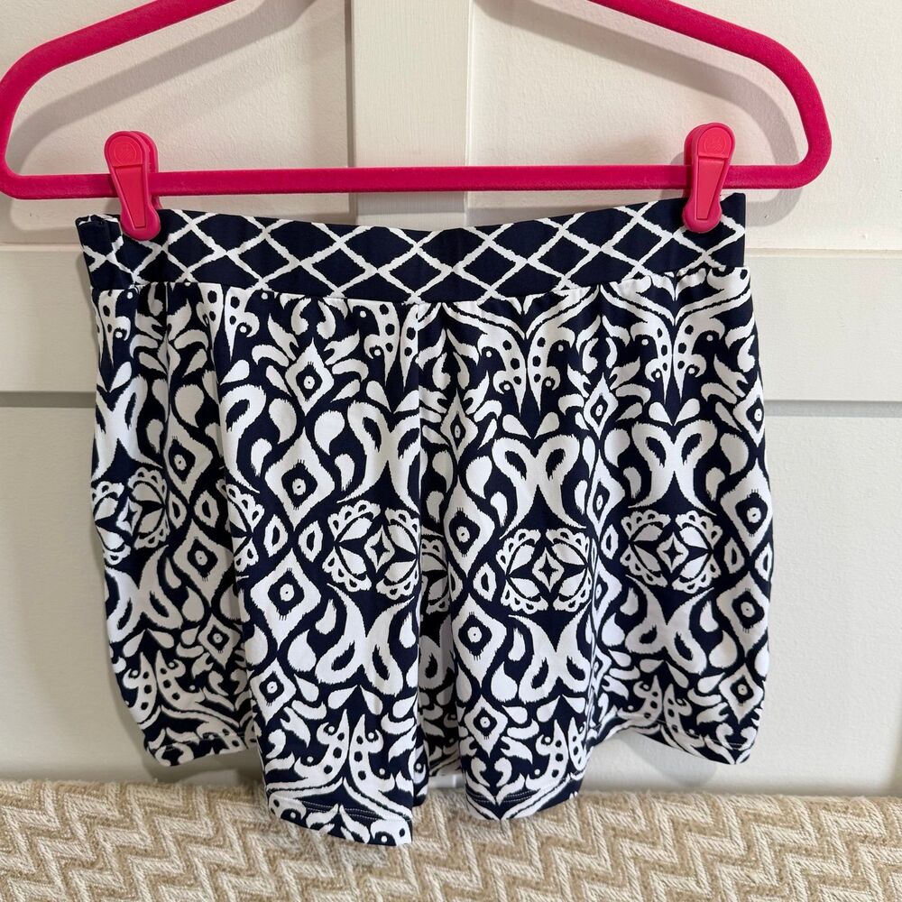Tommy Bahama Women’s Patterned Pocketed Swim Cover Up Shorts - Picture 5 of 5